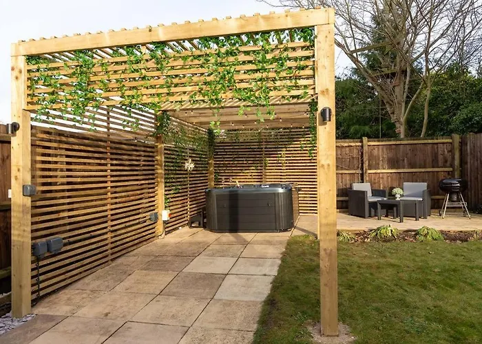 Cosy Hideaway Cottage In Sileby - Private Hot Tub