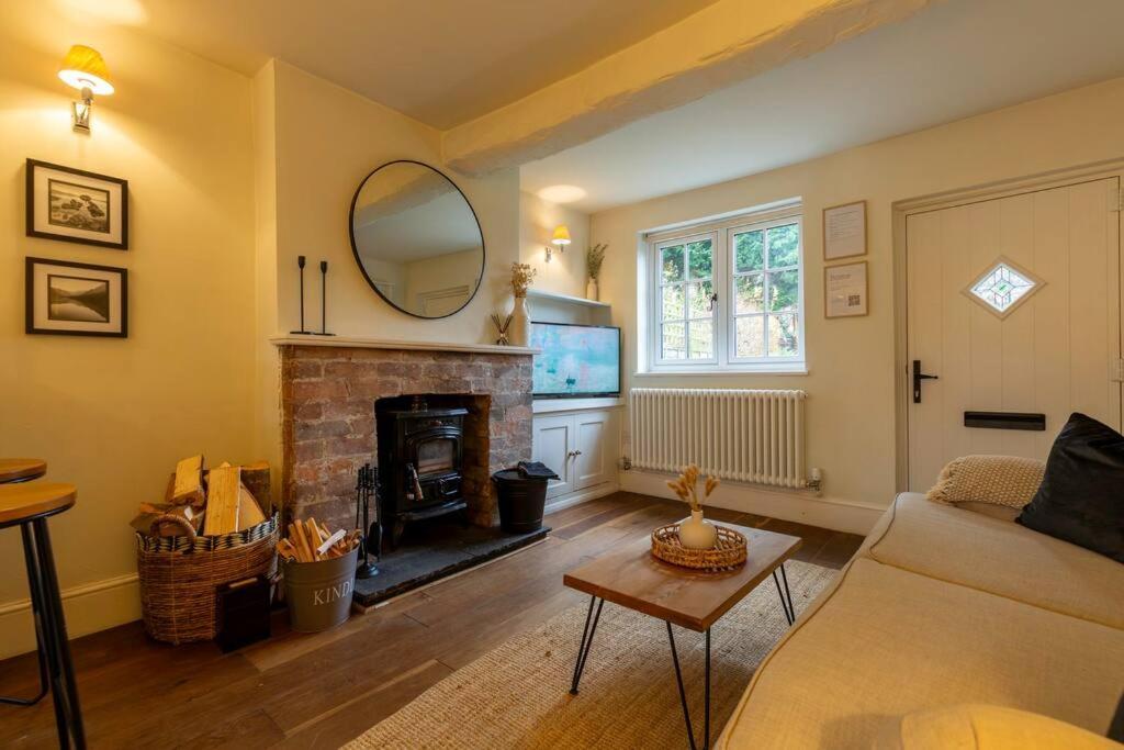 Cosy Hideaway In - Private Hot Tub Holiday home