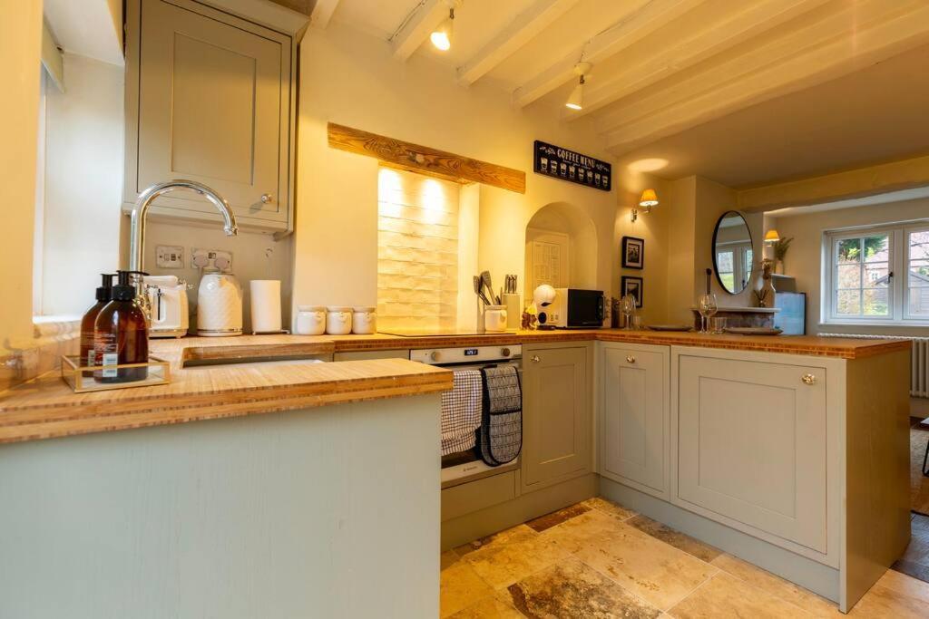 Cosy Hideaway In - Private Hot Tub *